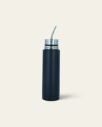 Mate Listo Boldo de color negro con bombilla de acero inoxidable integrada en un diseño cilíndrico minimalista