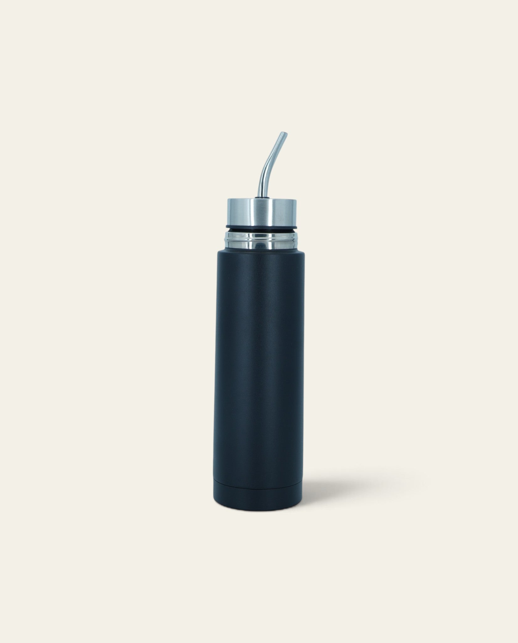 Mate Listo Boldo de color negro con bombilla de acero inoxidable integrada en un diseño cilíndrico minimalista