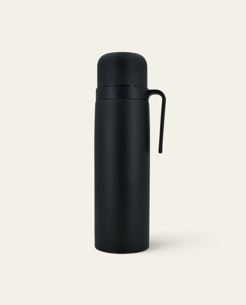 Boldo 1-liter matte black stainless steel thermal flask with ergonomic handle and spill-proof spout for mate