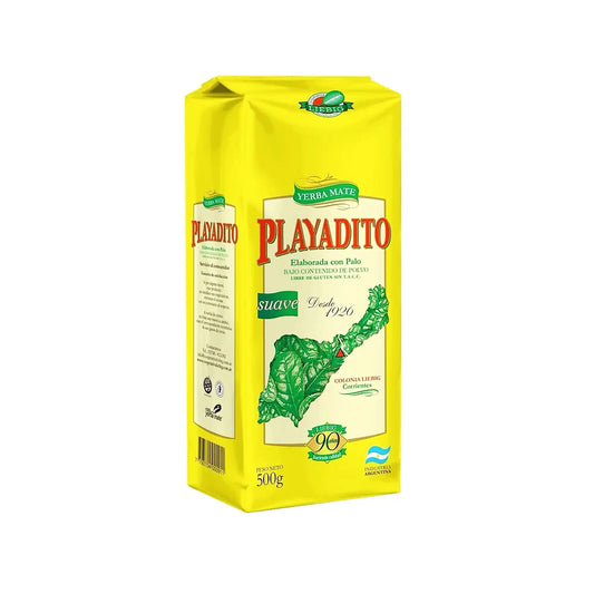 Paquete de yerba mate Playadito 500gr. Diseño en amarillo y verde. 